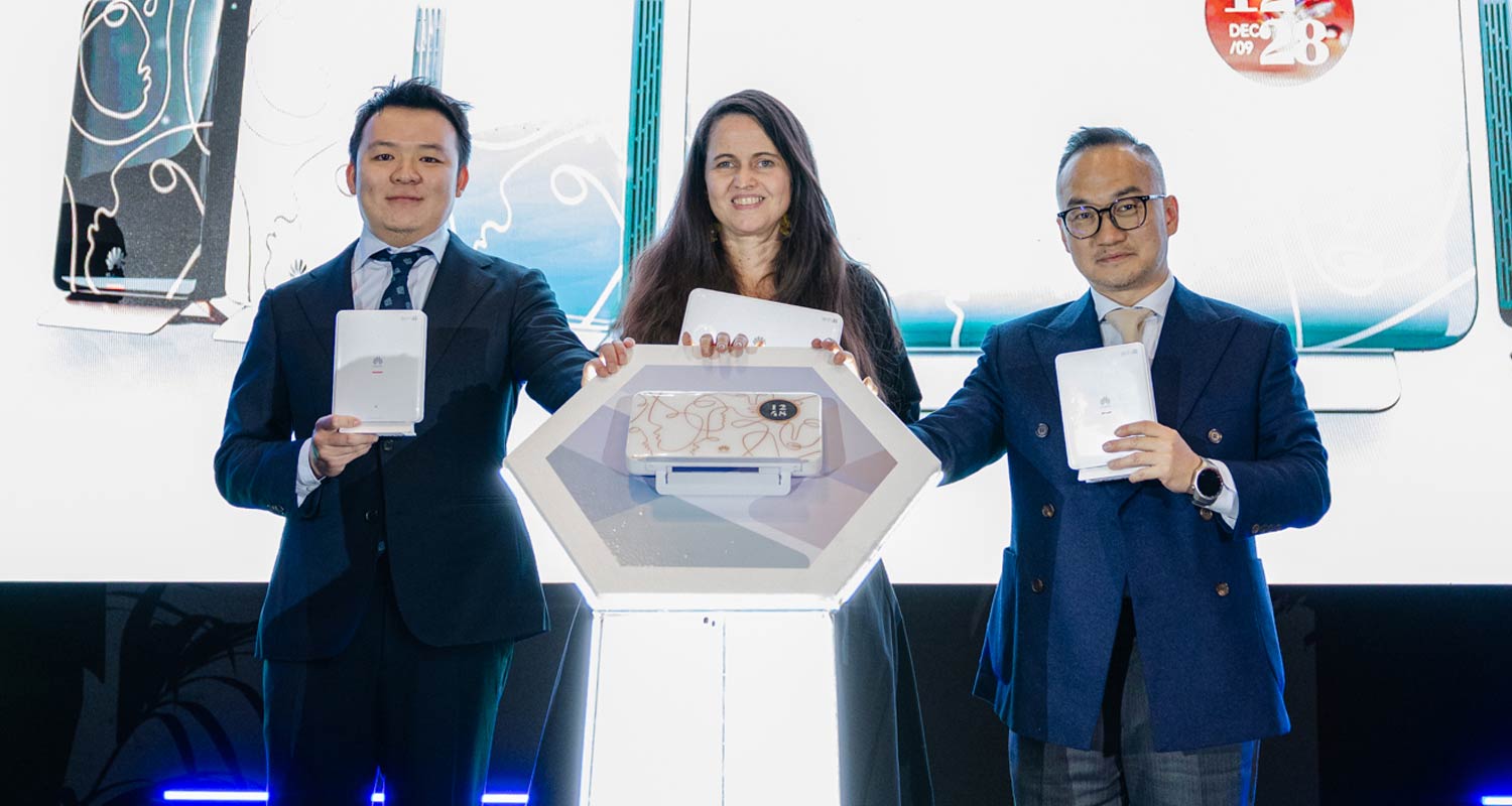 SADV managing executive Venita Engelbrecht launching iFTTR OptiXstar F50 series with unnamed representatives from Huawei